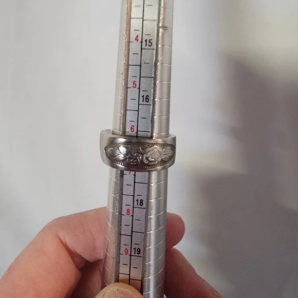 Handmade Silver Floral Engraved Spoon Ring - Picture 4 of 4